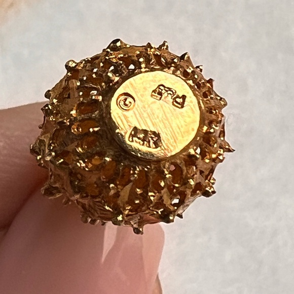 Vintage 14kt Gold 3-Dimensional Diamond Cut Out Pineapple Pendant Necklace - Picture 7 of 11